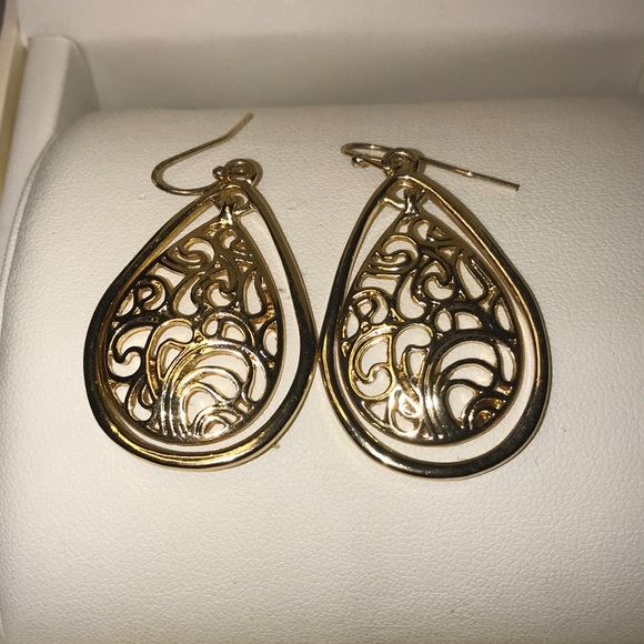 Gold Colored Hoops with Separated Pieces - Picture 2 of 7